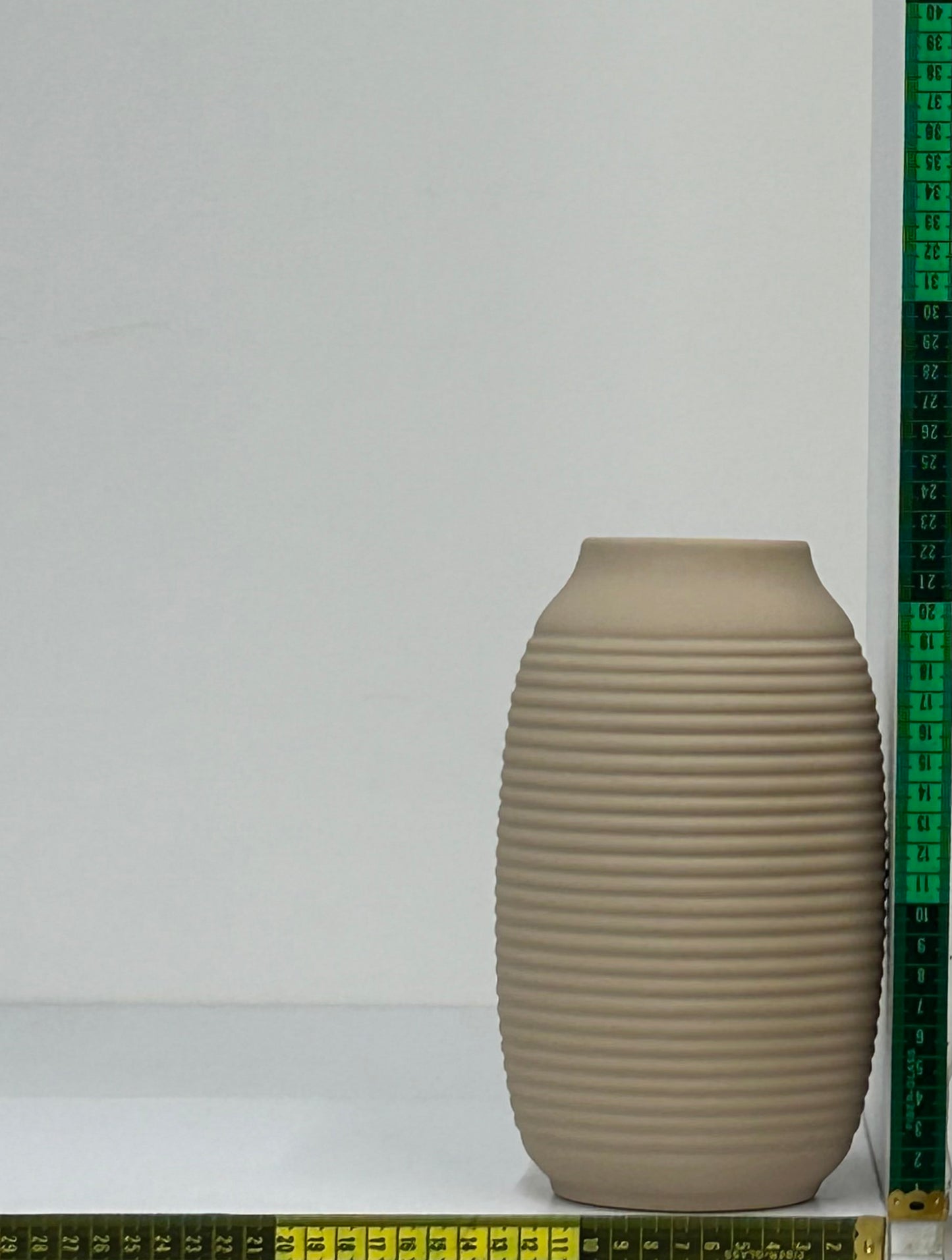 فازة ديكور خزفية بألوان متعددة