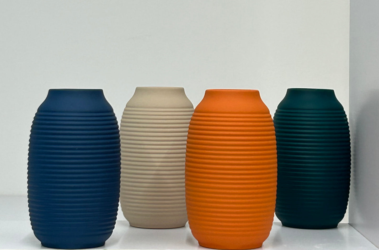 فازة ديكور خزفية بألوان متعددة