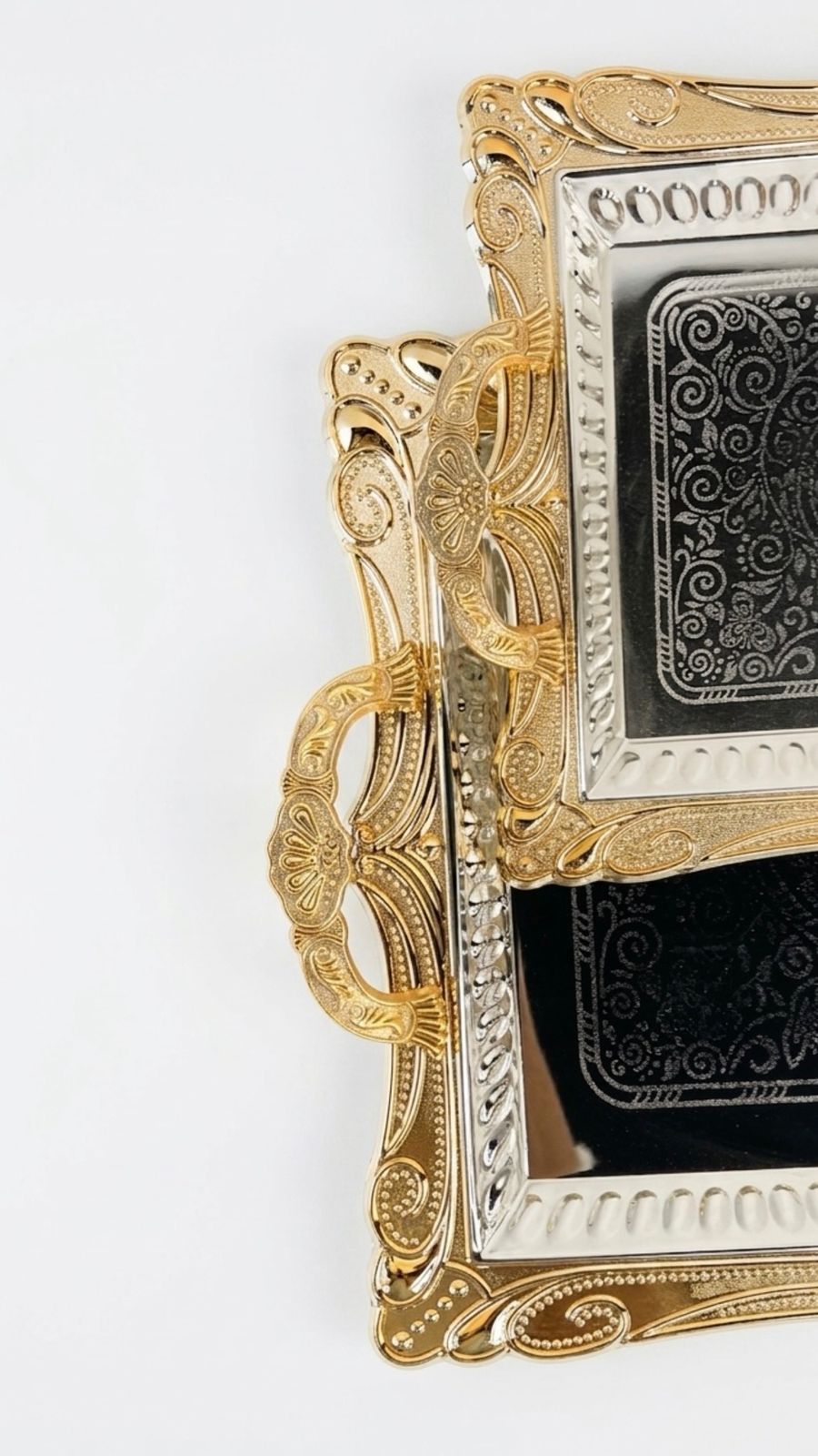 طقم صواني تقديم كلاسيكية فاخرة بإطار ذهبي – تصميم ملكي أنيق