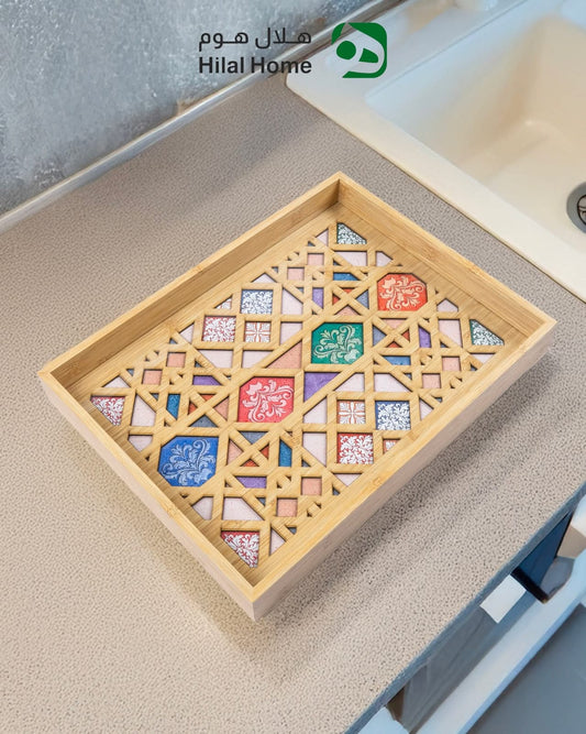 صينية تقديم خشبية بزخارف هندسية ملونة – فخامة التراث بلمسة عصرية قطعتين بقاعدة زجاجية