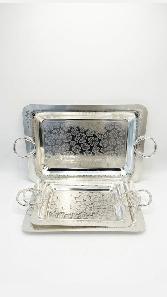 طقم صواني تقديم فضية مزخرفة مع قواعد أكواب – تصميم فاخر كلاسيكي